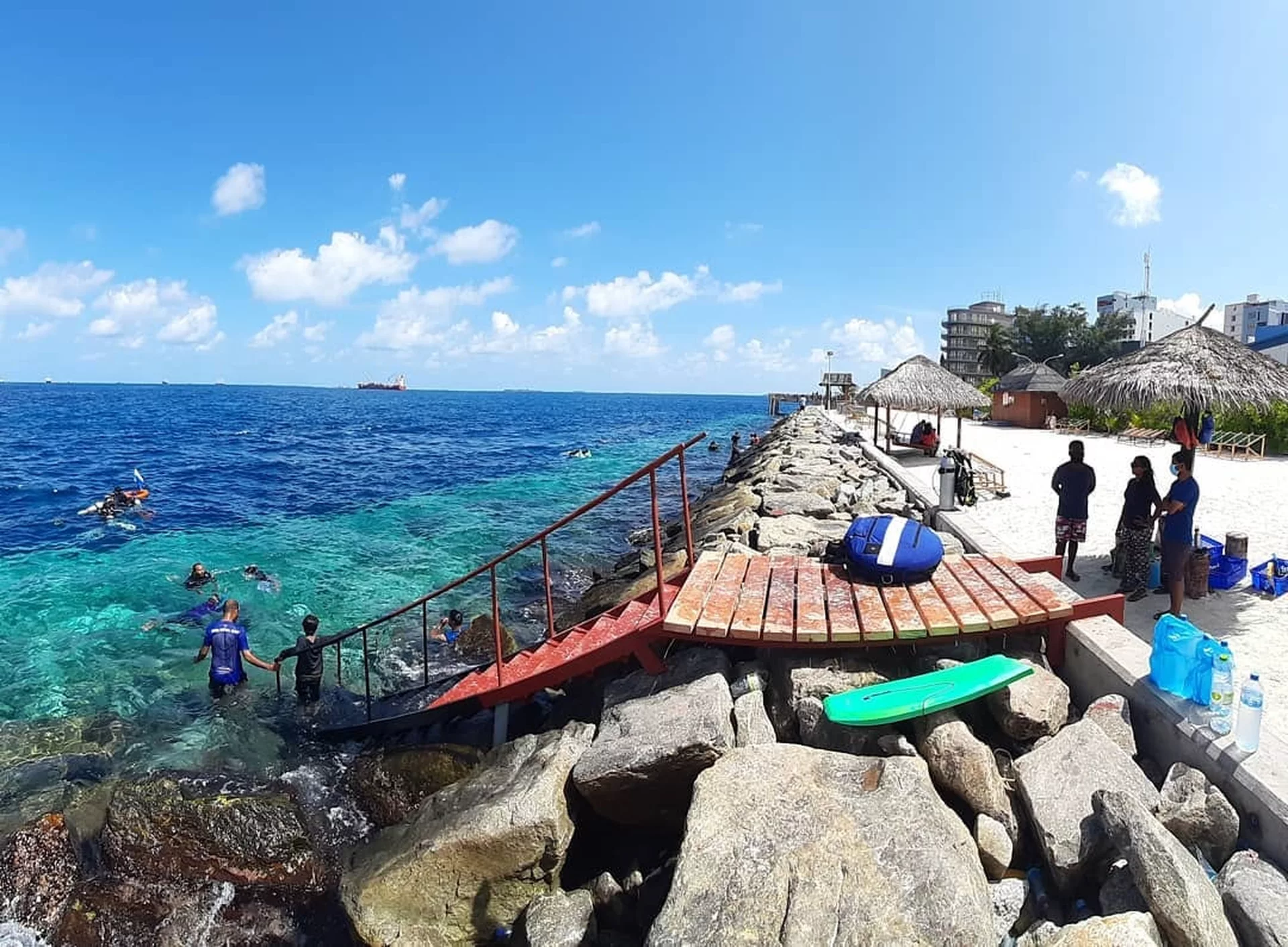 Dive Desk & Maldivian Academy